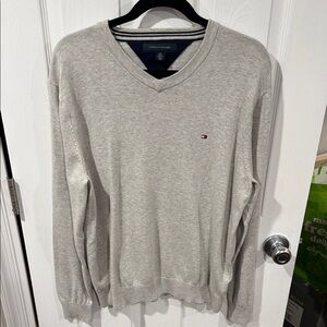 Tommy Hilfiger Men's Light Gray V-Neck Sweater